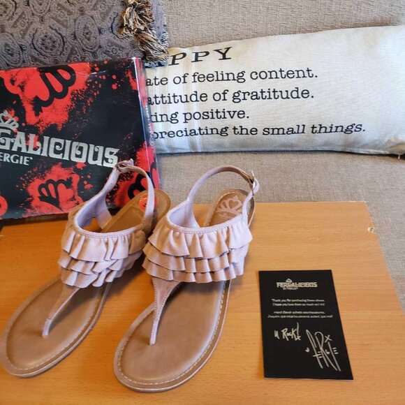 NEW FERGIE SHOES SIZE 9 - Picture 2 of 5